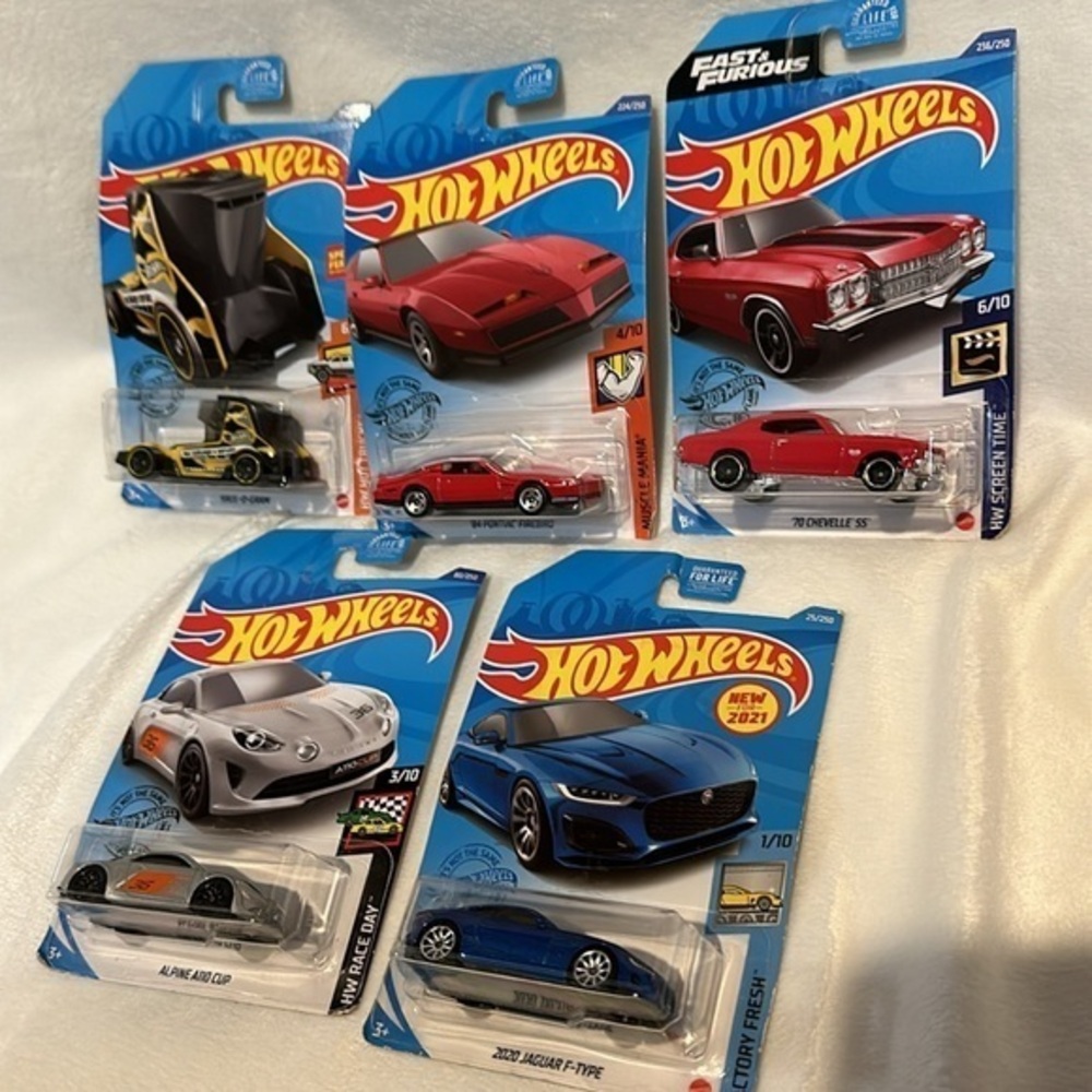 Hot wheels diecast - set of 5 70 chevelle ss NWT 84 pontiac